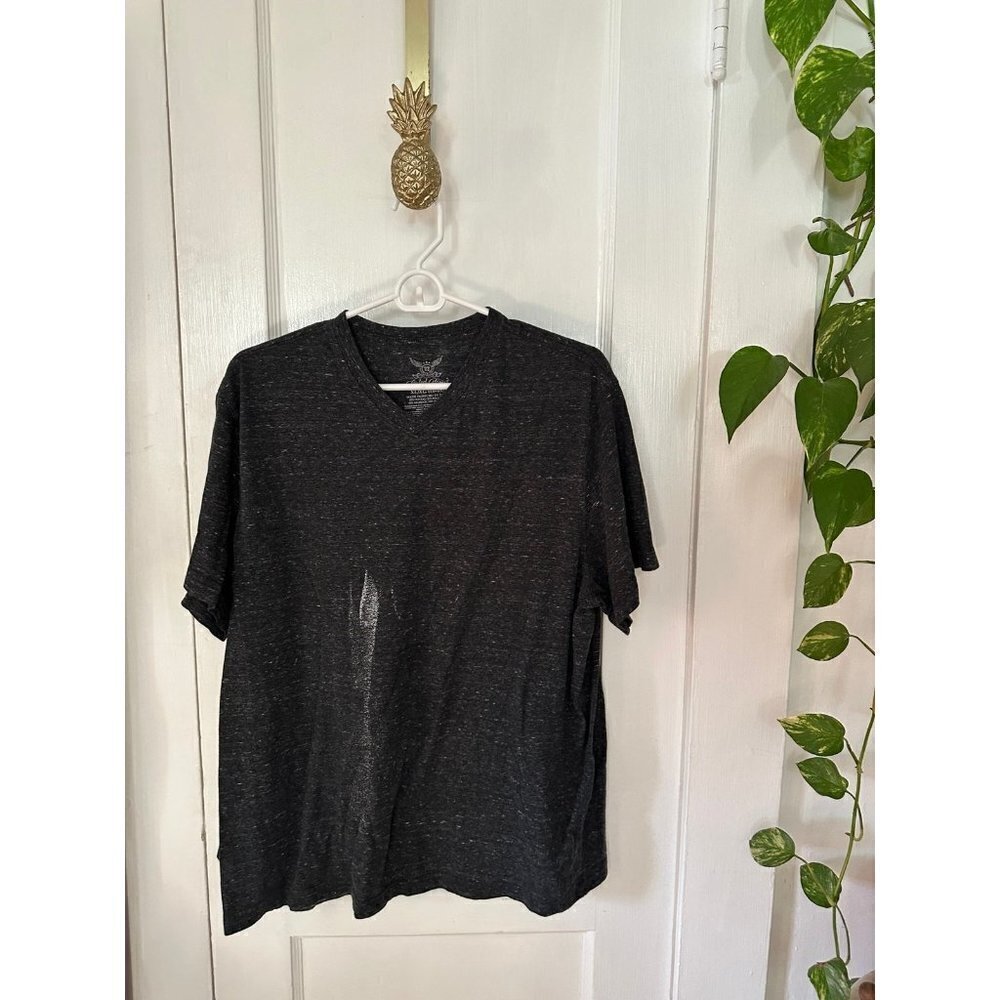 Faded Glory Men’s size x-large Gray v neck shirt